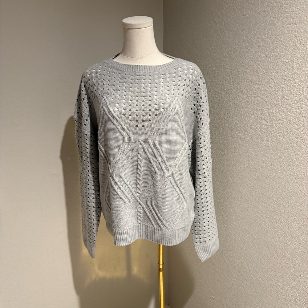 Light Gray Open-Knit Diamond Pattern Sweater Size M